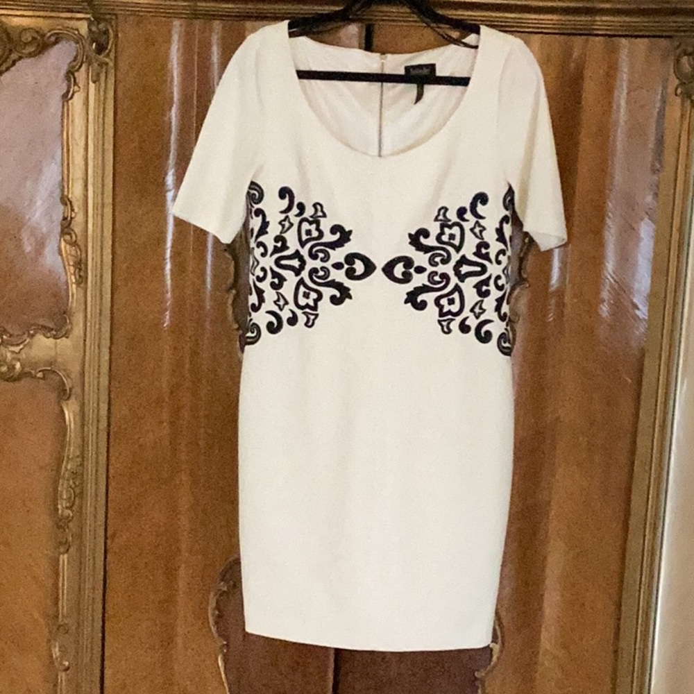 Laundry by Shelli Segal Off White Dress w/ Gorgeous Black Embroidery